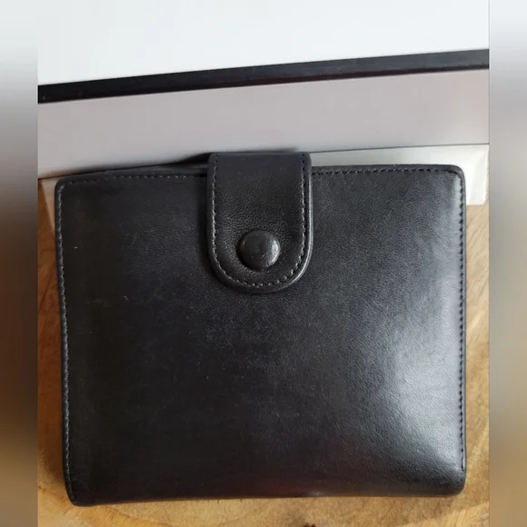 CHANEL Elegant Black Leather Logo Wallet Beautiful Pre-loved Condition Box Wrap - Picture 6 of 16